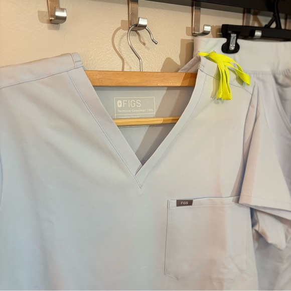 Figs Light Blue Scrub Set with Neon Accents, Technical Collection XXL - Picture 4 of 12